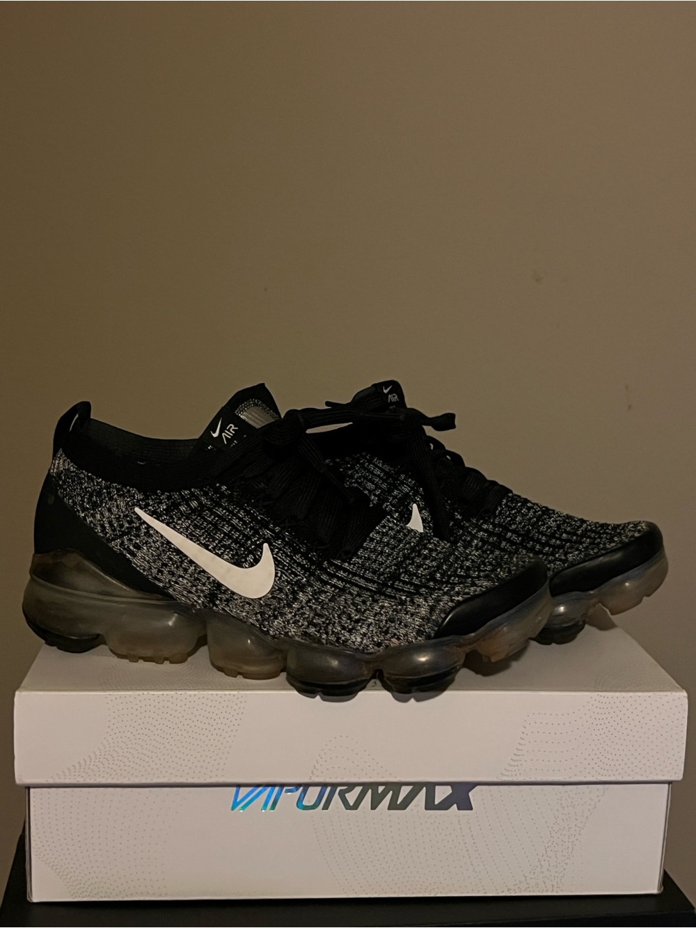 Nike Black/White VaporMax Flyknit Women Sneakers